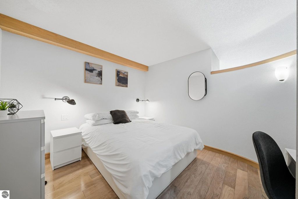 Image 11 of property listing at 124 Beech Street, Traverse City, MI 49684