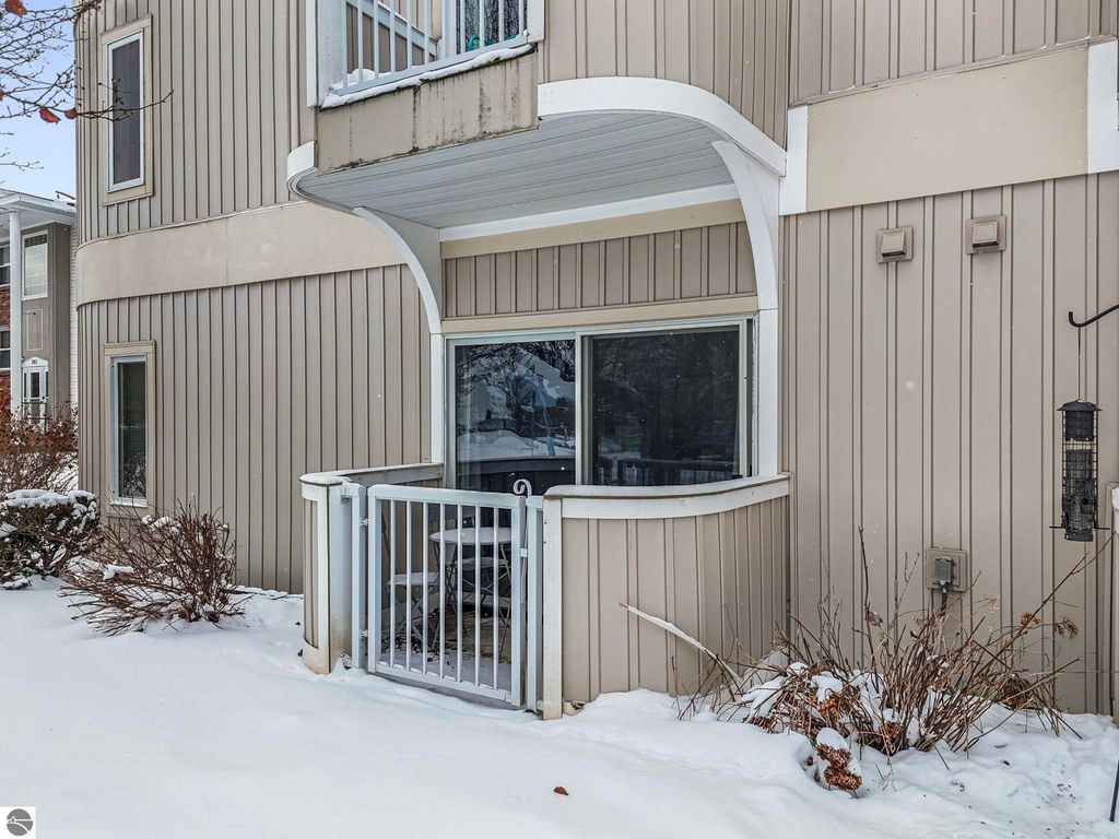 Image 3 of property listing at 124 Beech Street, Traverse City, MI 49684