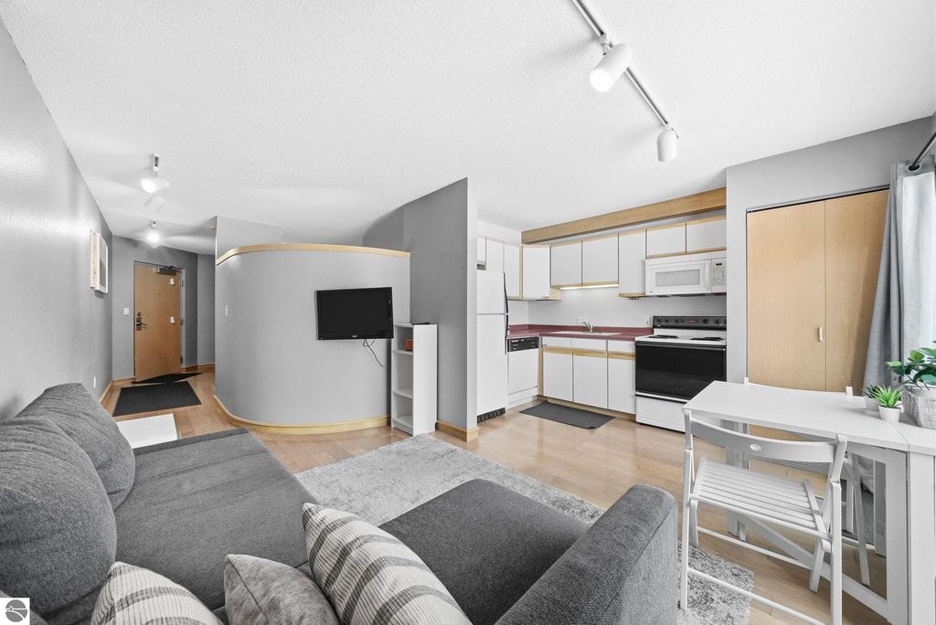 Image 5 of property listing at 124 Beech Street, Traverse City, MI 49684