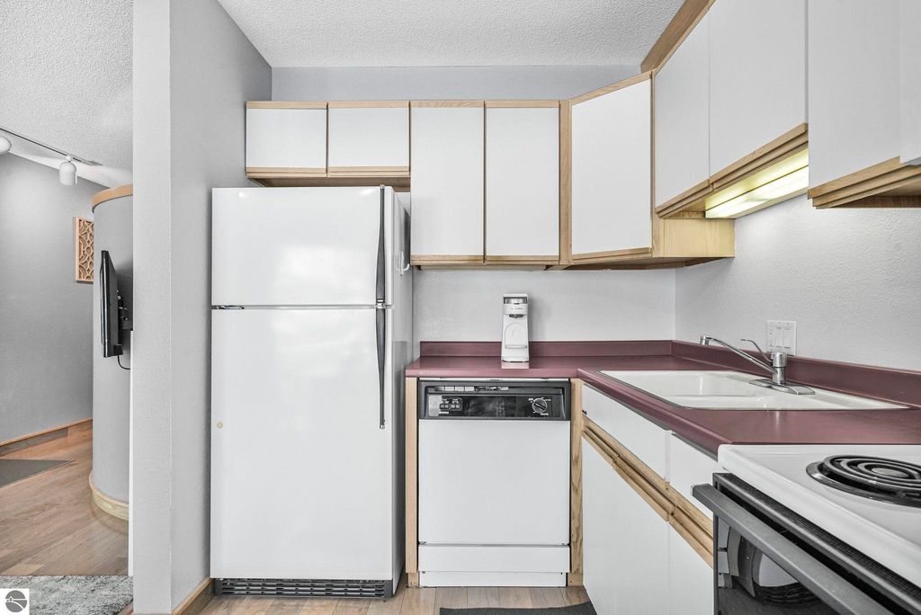 Image 8 of property listing at 124 Beech Street, Traverse City, MI 49684