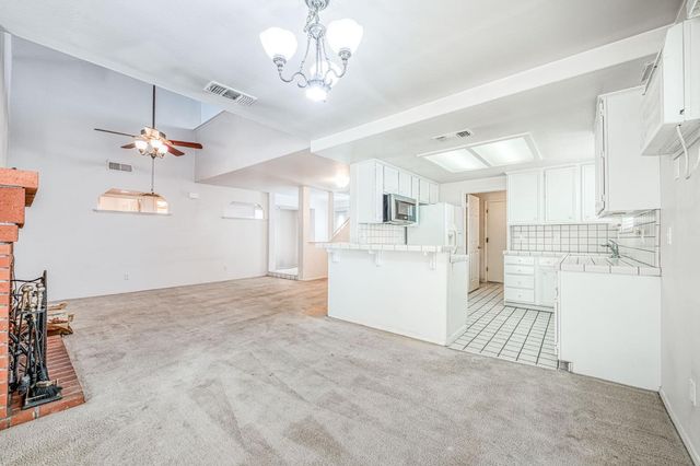 1276 E Bedford Avenue, Fresno, CA 93720