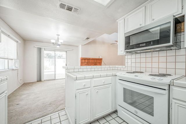 1276 E Bedford Avenue, Fresno, CA 93720