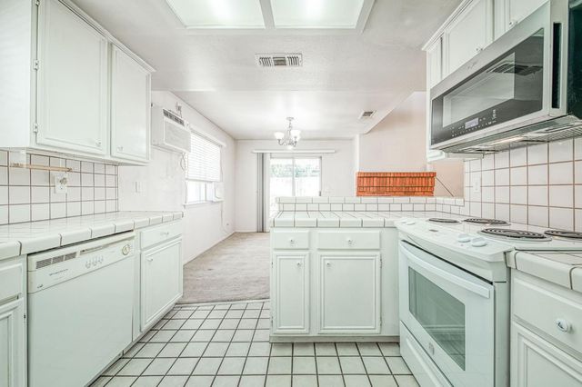 1276 E Bedford Avenue, Fresno, CA 93720