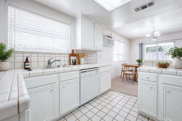 1276 E Bedford Avenue, Fresno, CA 93720