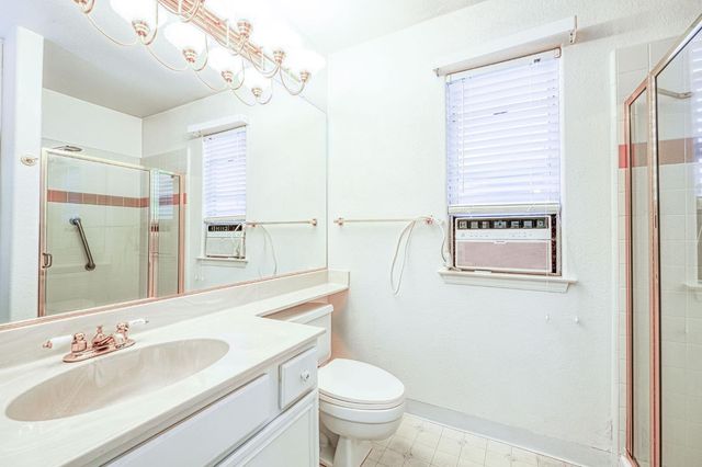 1276 E Bedford Avenue, Fresno, CA 93720