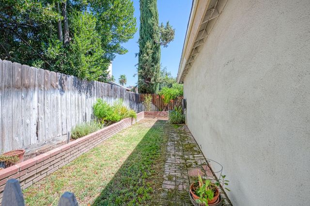 1276 E Bedford Avenue, Fresno, CA 93720