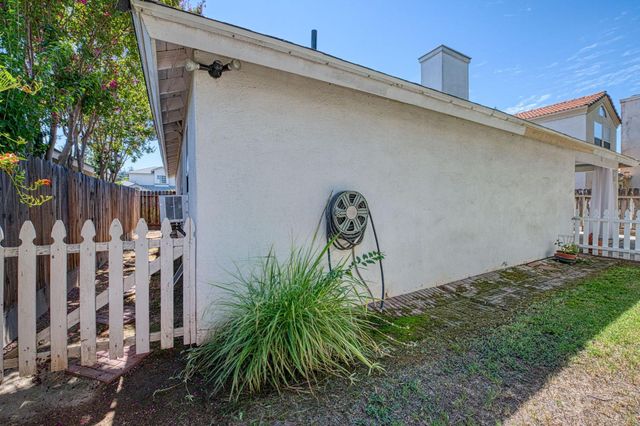 1276 E Bedford Avenue, Fresno, CA 93720
