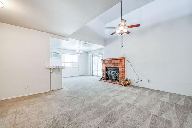 1276 E Bedford Avenue, Fresno, CA 93720