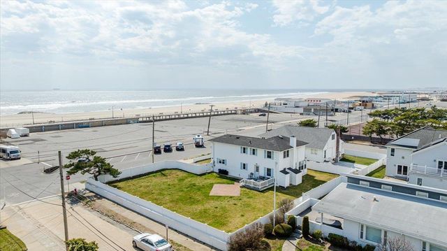 2000 Ocean Boulevard, Atlantic Beach, NY 11509