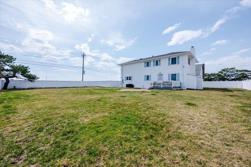 2000 Ocean Boulevard, Atlantic Beach, NY 11509