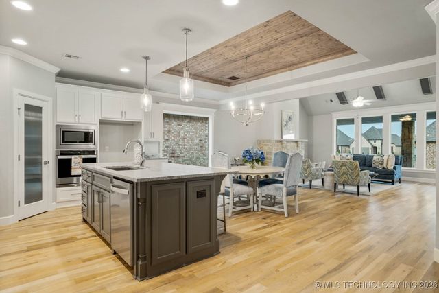 7916 N 146th East Avenue, Owasso, OK 74055