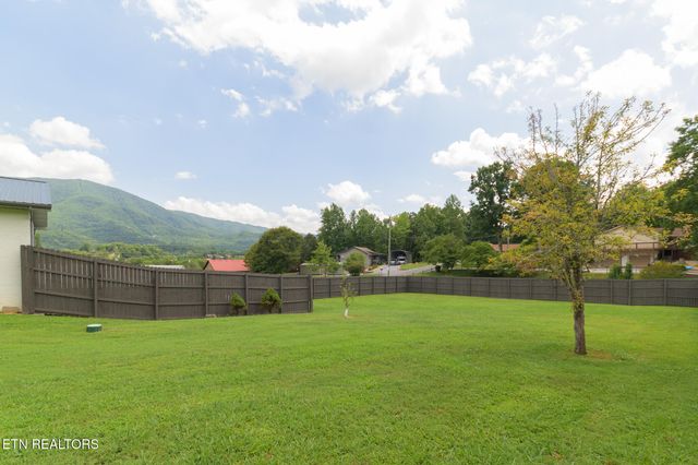 3135 Laurelwood Lane, Sevierville, TN 37862