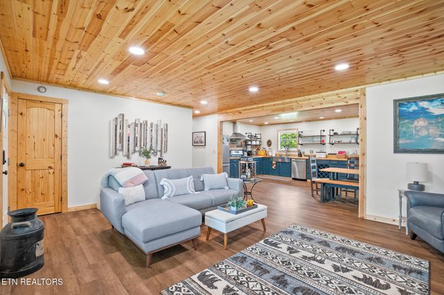 3135 Laurelwood Lane, Sevierville, TN 37862