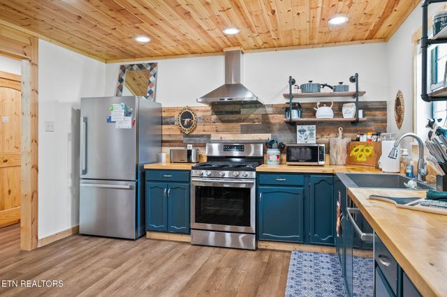 3135 Laurelwood Lane, Sevierville, TN 37862