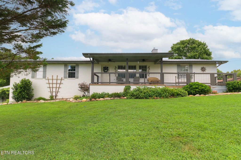 3135 Laurelwood Lane, Sevierville, TN 37862