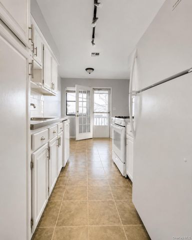 24 Milford Lane, Suffern, NY 10901