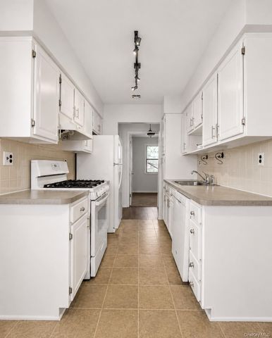 24 Milford Lane, Suffern, NY 10901