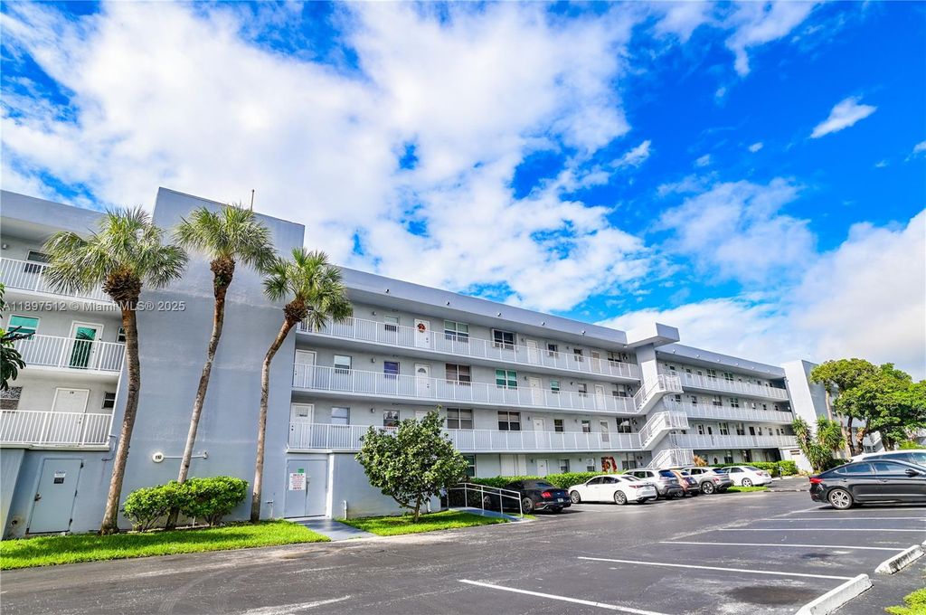 110 Royal Park Dr 2H, Oakland Park, FL 33309
