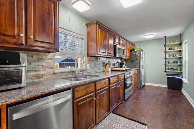 115 D Street, Whitesboro, TX 76273