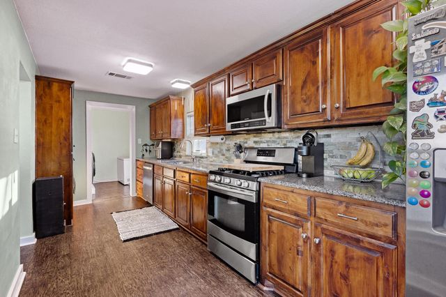 115 D Street, Whitesboro, TX 76273