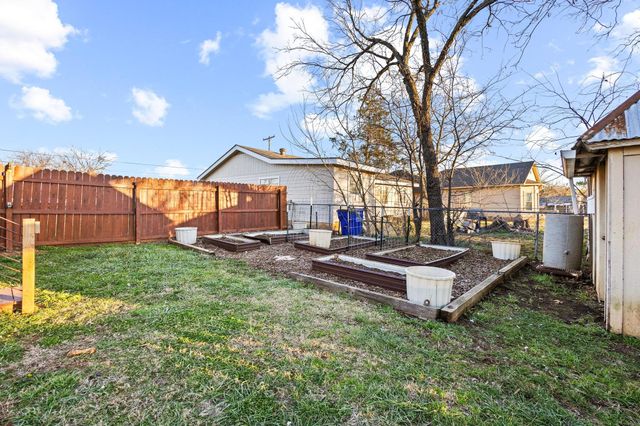 115 D Street, Whitesboro, TX 76273