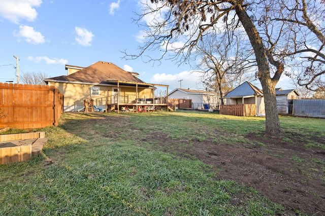 115 D Street, Whitesboro, TX 76273