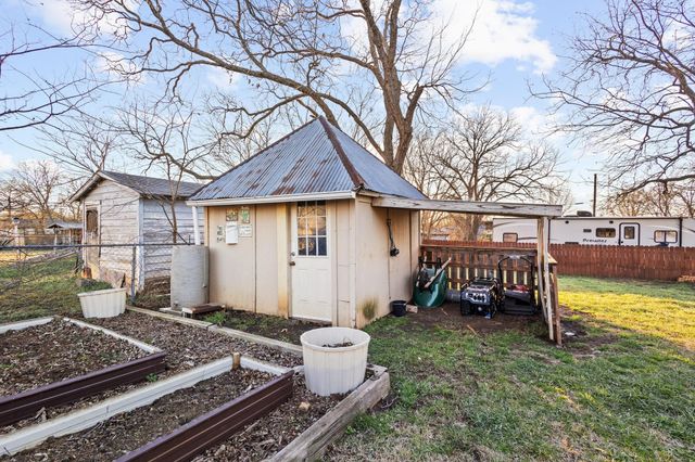 115 D Street, Whitesboro, TX 76273