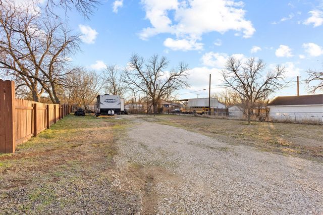 115 D Street, Whitesboro, TX 76273