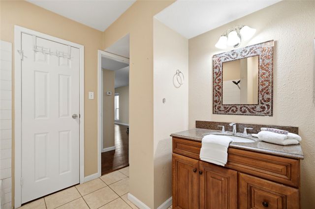 18511 Egret Bay Boulevard 609, Webster, TX 77058