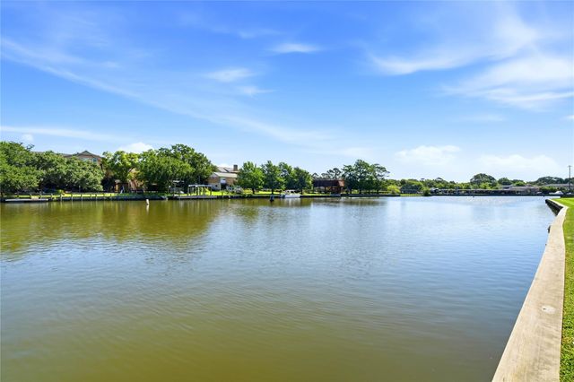 18511 Egret Bay Boulevard 609, Webster, TX 77058