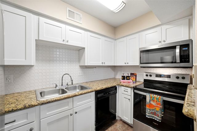 18511 Egret Bay Boulevard 609, Webster, TX 77058
