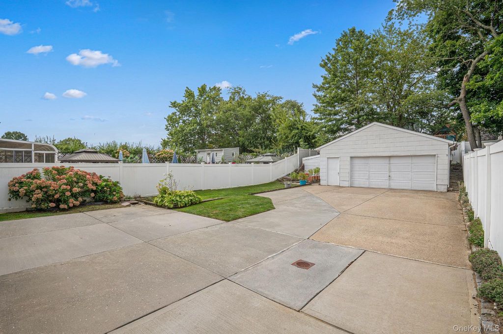 364 Nassau Boulevard, West Hempstead, NY 11552 — photo 2