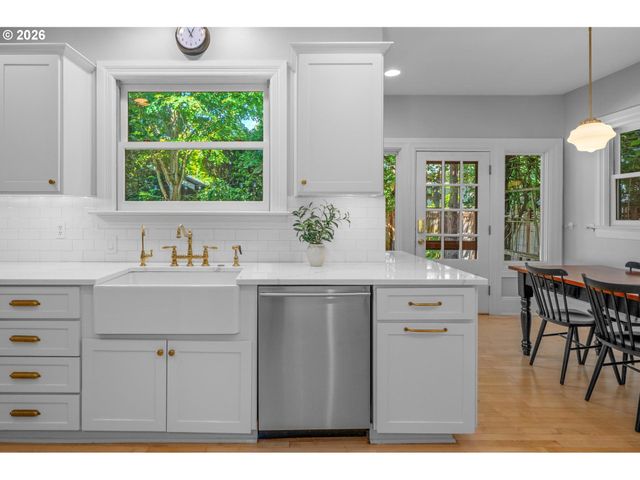 2343 Ne 27TH Ave, Portland, OR 97212