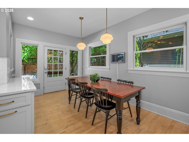 2343 Ne 27TH Ave, Portland, OR 97212