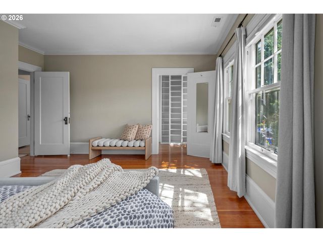 2343 Ne 27TH Ave, Portland, OR 97212