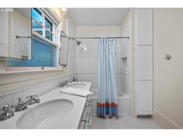2343 Ne 27TH Ave, Portland, OR 97212