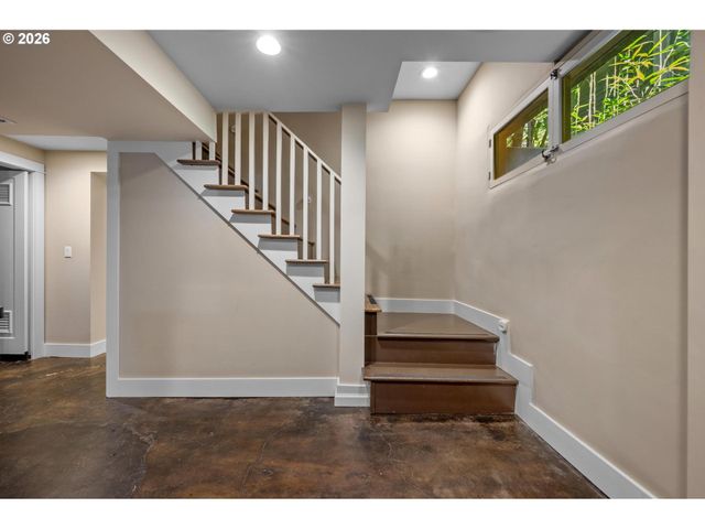 2343 Ne 27TH Ave, Portland, OR 97212