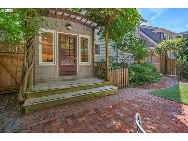 2343 Ne 27TH Ave, Portland, OR 97212