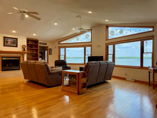 6353 S State Road 10, Knox, IN 46534