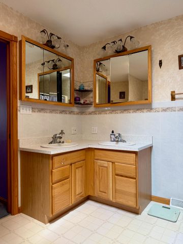 6353 S State Road 10, Knox, IN 46534