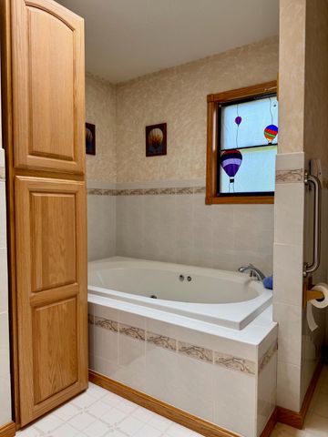 6353 S State Road 10, Knox, IN 46534