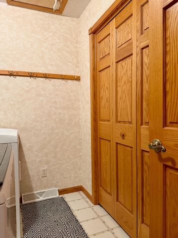 6353 S State Road 10, Knox, IN 46534
