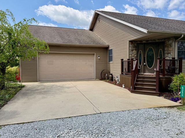 6353 S State Road 10, Knox, IN 46534