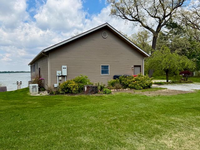 6353 S State Road 10, Knox, IN 46534