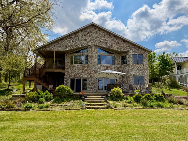 6353 S State Road 10, Knox, IN 46534