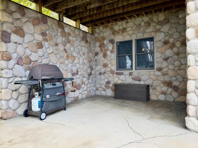 6353 S State Road 10, Knox, IN 46534