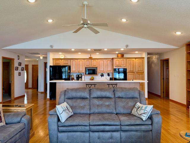 6353 S State Road 10, Knox, IN 46534