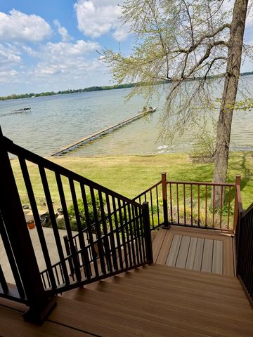 6353 S State Road 10, Knox, IN 46534