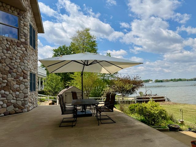 6353 S State Road 10, Knox, IN 46534