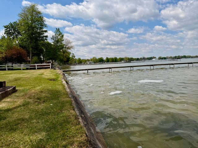 6353 S State Road 10, Knox, IN 46534